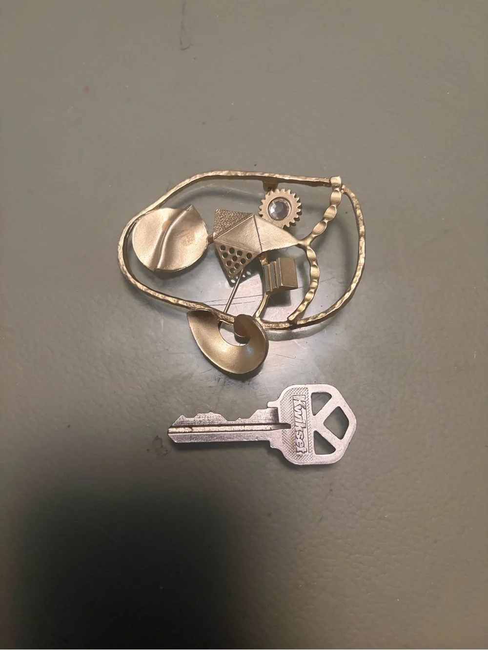 Vintage Modernist Cubist Pin Brooch Abstract Surreal Face Metal Gold Tone